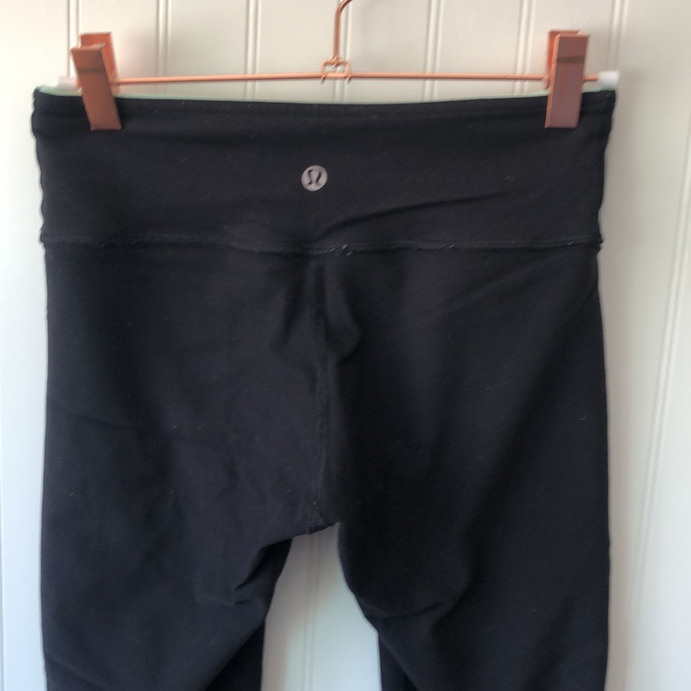 Lululemon Crop Running Leggings 4 reversible - Picture 5 of 9